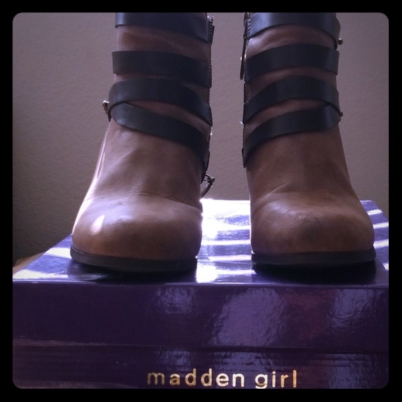 Shoes - Picture 1 of 4